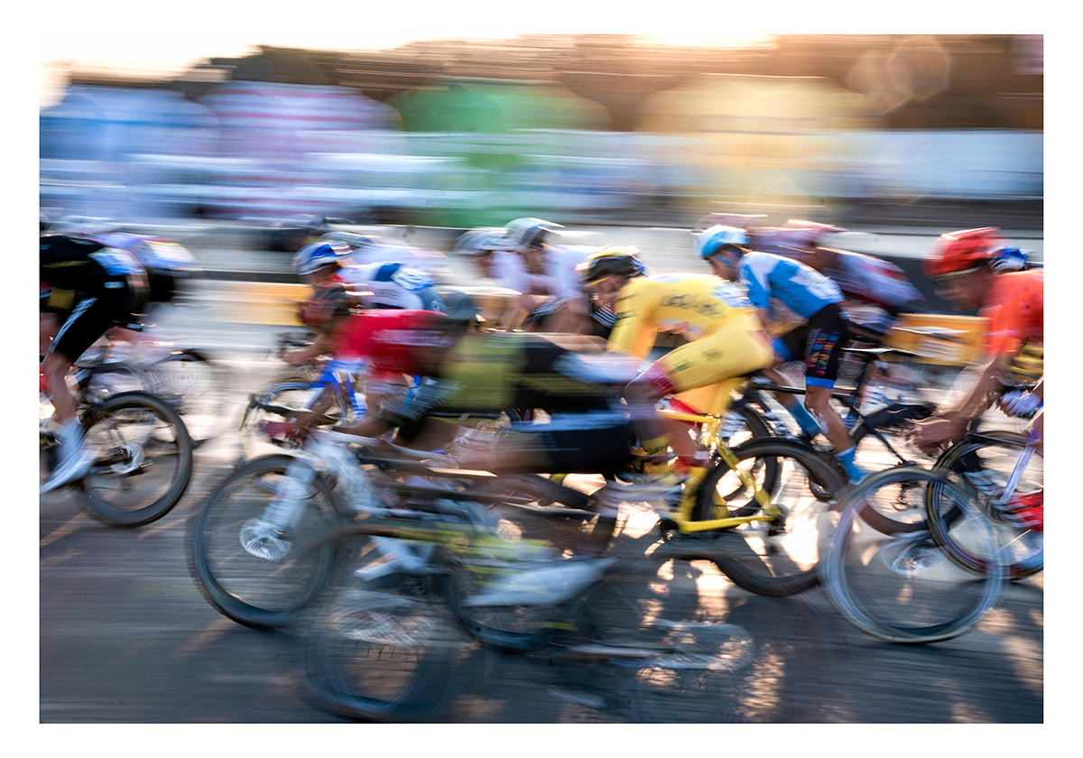 Art Print "Yellow Pog in the finishing laps around the Champs-Élysées"