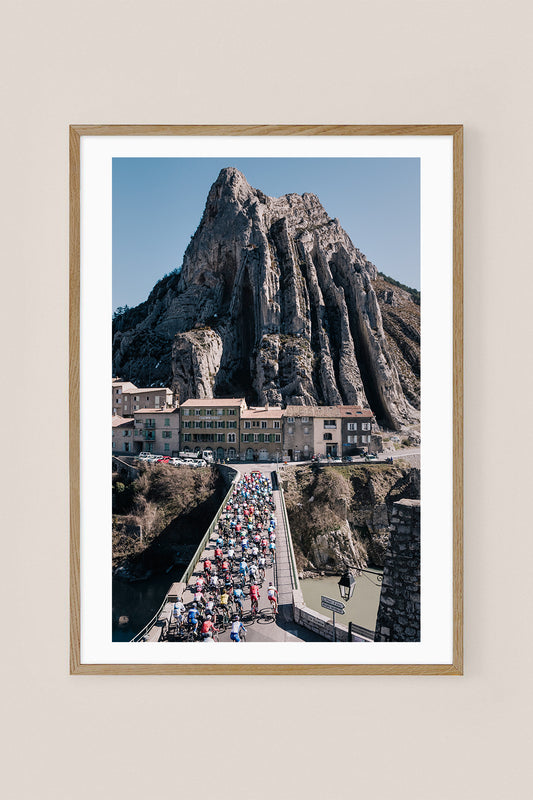 Peloton leaving Sisteron